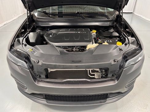 Used 2019 Jeep Cherokee Latitude Plus w/ Cold Weather Group image 29