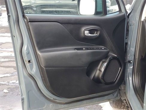 Used 2018 Jeep Renegade Altitude w/ UConnect 8.4 Nav Group image 22