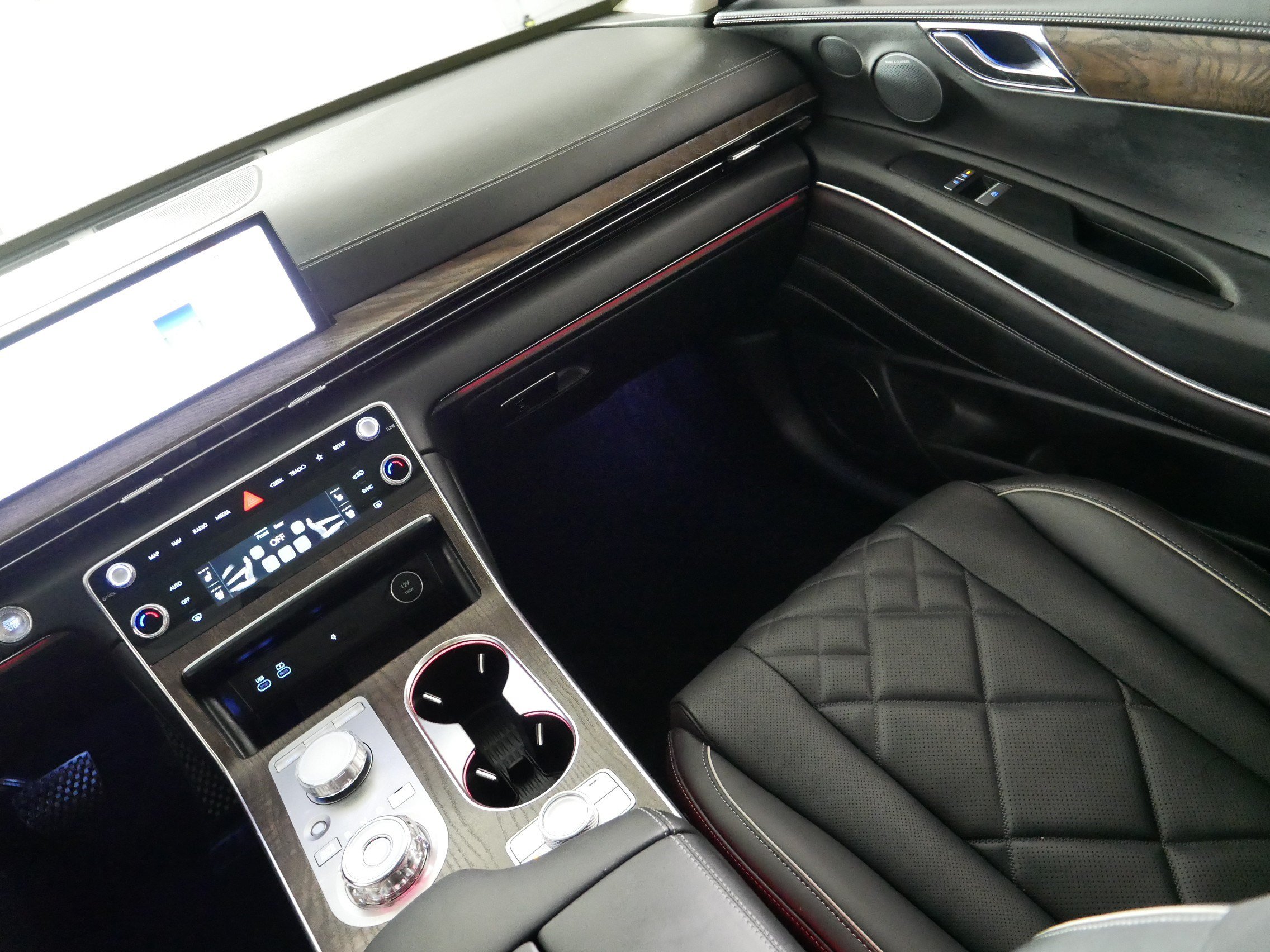 Certified 2025 Genesis GV80 3.5T Prestige AWD/4WD image 11