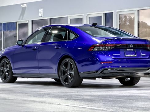 Used 2023 Honda Accord Sport image 3