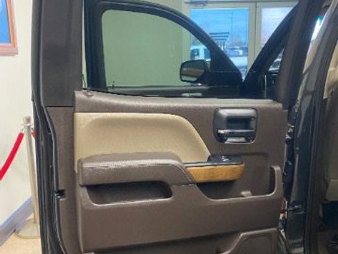 Used 2018 Chevrolet Silverado 1500 LTZ w/ LTZ Plus Package image 14