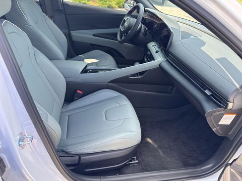 New 2025 Hyundai Elantra Limited image 13