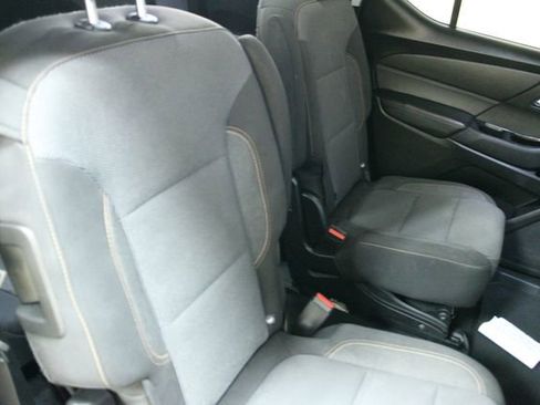 Used 2018 Chevrolet Traverse LT FWD image 9