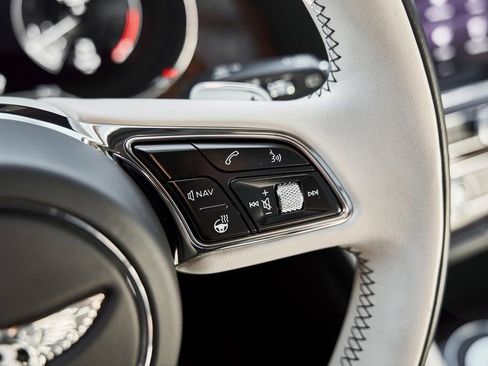 Used 2023 Bentley Bentayga Extended Wheelbase image 62