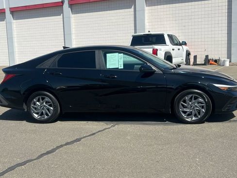 Used 2024 Hyundai Elantra Blue FWD image 3