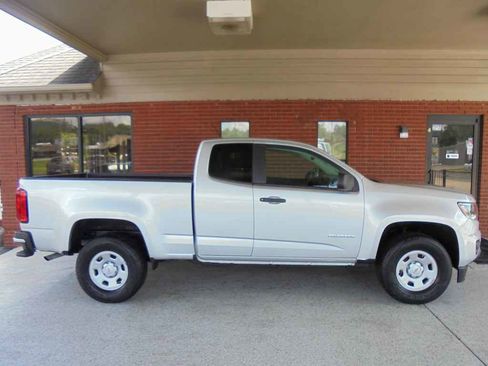 Used 2018 Chevrolet Colorado W/T RWD image 2