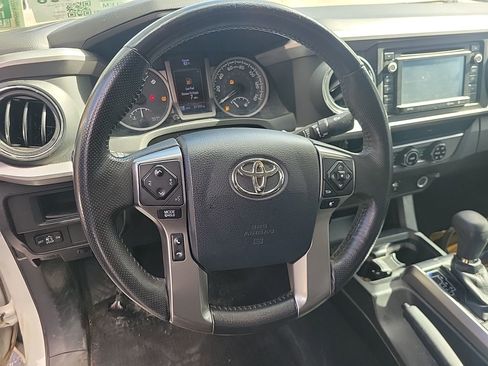 Used 2017 Toyota Tacoma SR5 image 26