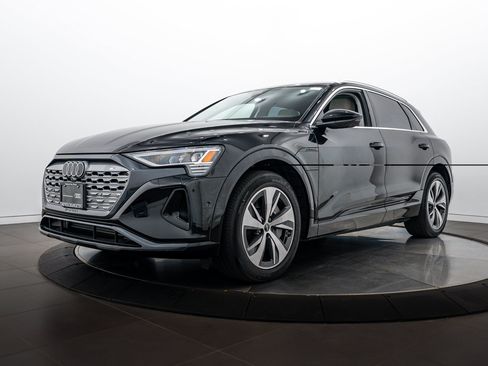Certified 2024 Audi Q8 e-tron Premium Plus w/ Premium Plus Package AWD/4WD image 7
