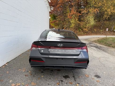 Used 2025 Hyundai Elantra Sport image 16