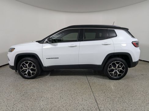 Used 2026 Jeep Compass Limited image 4