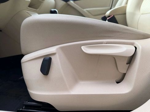 Used 2015 Volkswagen Tiguan SE image 24