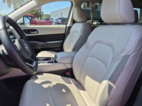 Certified 2025 Nissan Pathfinder SL AWD/4WD image 15