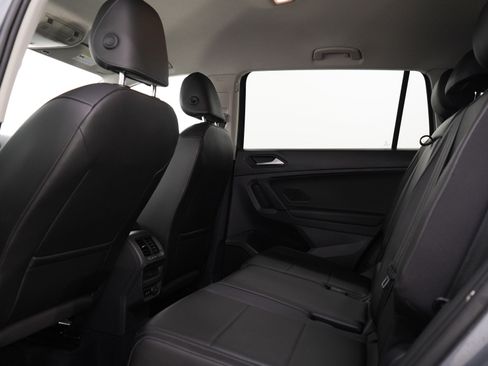 Used 2019 Volkswagen Tiguan SE AWD/4WD image 18
