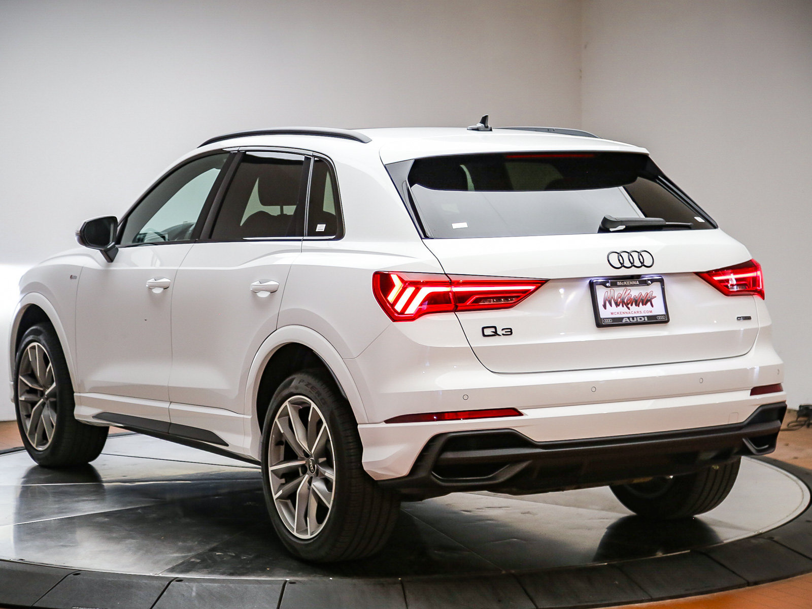 Certified 2023 Audi Q3 2.0T Premium w/ Black Optic Sport Package AWD/4WD image 5