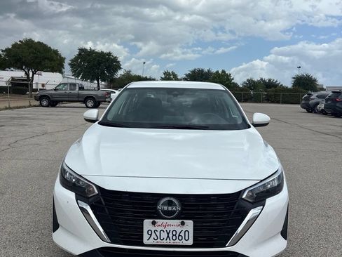 Used 2025 Nissan Sentra SV FWD image 2