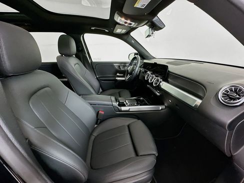 Used 2023 Mercedes-Benz GLB 250 image 28