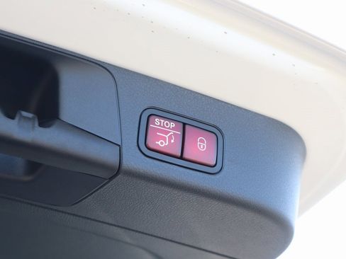 New 2026 Mercedes-Benz GLB 250 4MATIC image 11