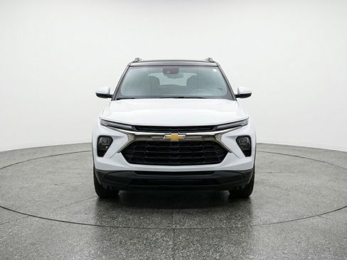 Used 2025 Chevrolet TrailBlazer LT image 2