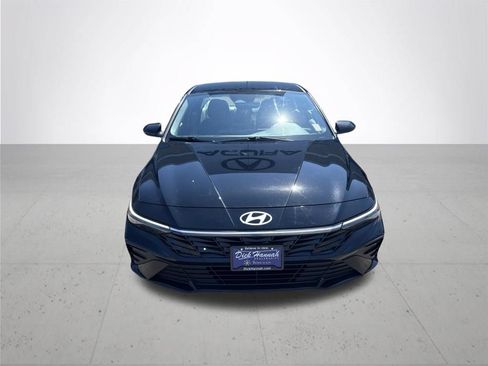 Used 2024 Hyundai Elantra SEL FWD image 2