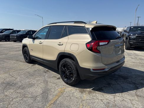 Used 2022 GMC Terrain AT4 image 8