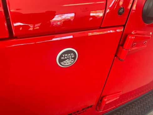 Used 2017 Jeep Wrangler Unlimited Rubicon w/ Cold Weather Group AWD/4WD image 20