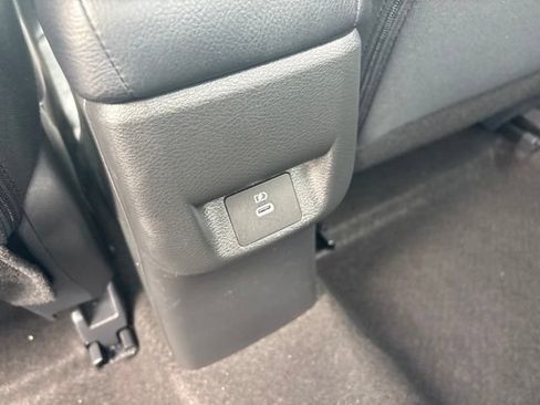 Used 2025 Nissan Versa SV FWD image 17