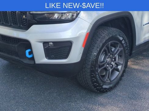 Used 2025 Jeep Grand Cherokee Trailhawk w/ Advanced Protech Group II AWD/4WD image 9