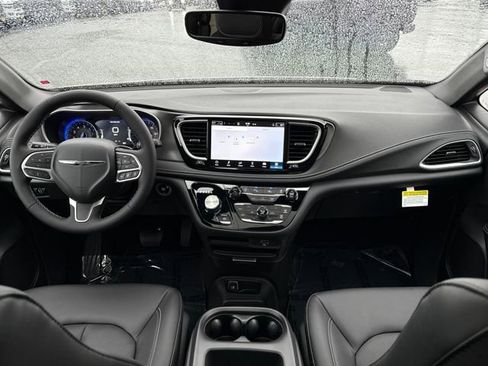 New 2026 Chrysler Pacifica Select image 10