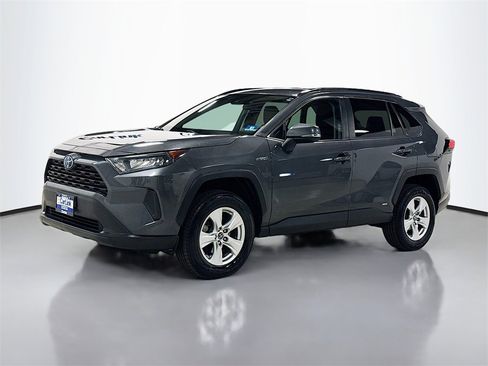 Used 2019 Toyota RAV4 LE image 3