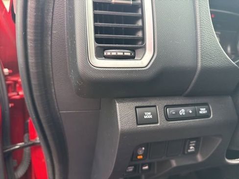 Used 2022 Nissan Frontier SV w/ Technology Package image 18