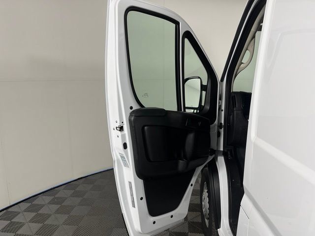 Used 2025 RAM ProMaster 2500 w/ U-Haul Equipment Group FWD image 15