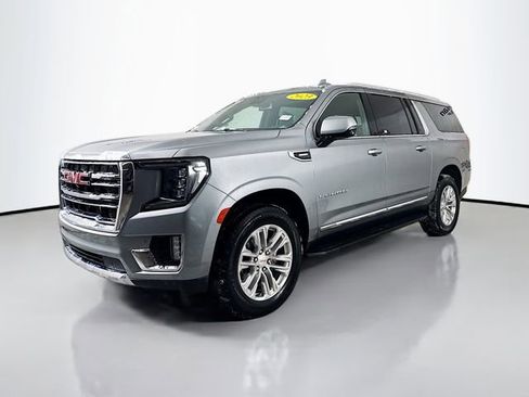 Used 2023 GMC Yukon XL SLT w/ SLT Luxury Package image 4