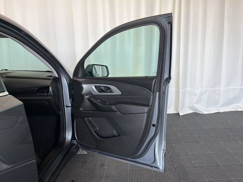 Used 2021 Chevrolet Traverse LT FWD image 18