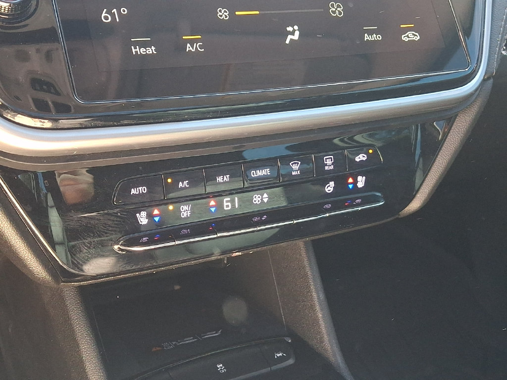 Used 2023 Chevrolet Bolt EUV Premier w/ Sun & Sound Package FWD image 16