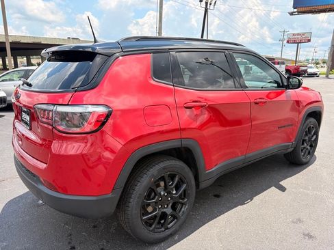 Used 2023 Jeep Compass Latitude AWD/4WD image 8
