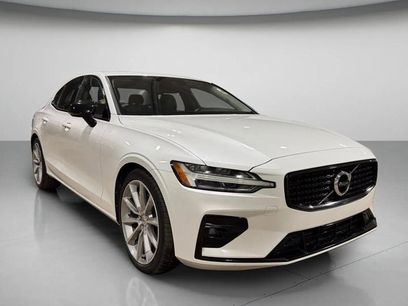 Used 2021 Volvo S60 T5 Momentum