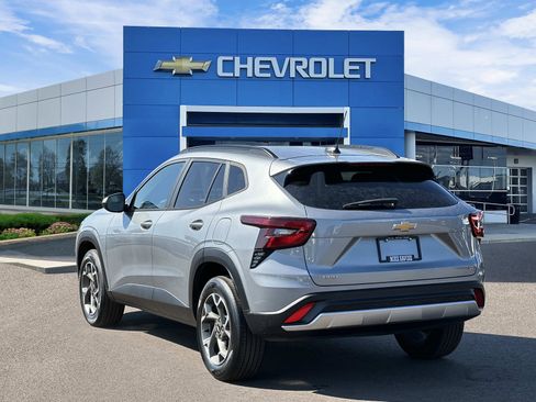 Certified 2024 Chevrolet Trax LT w/ Sunroof Package FWD image 3