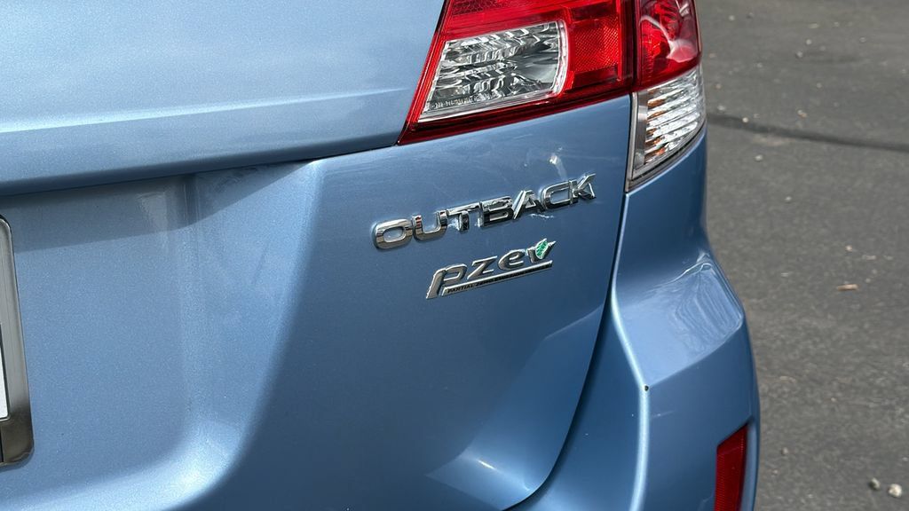 Used 2012 Subaru Outback 2.5i Premium AWD/4WD image 11