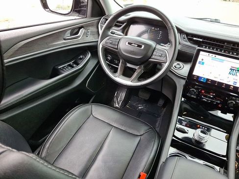 Used 2022 Jeep Grand Cherokee Limited AWD/4WD image 15