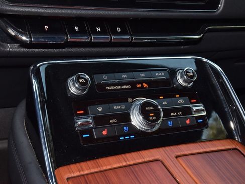 Certified 2024 Lincoln Navigator Premiere AWD/4WD image 30