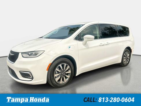 Used 2022 Chrysler Pacifica Touring-L FWD image 1
