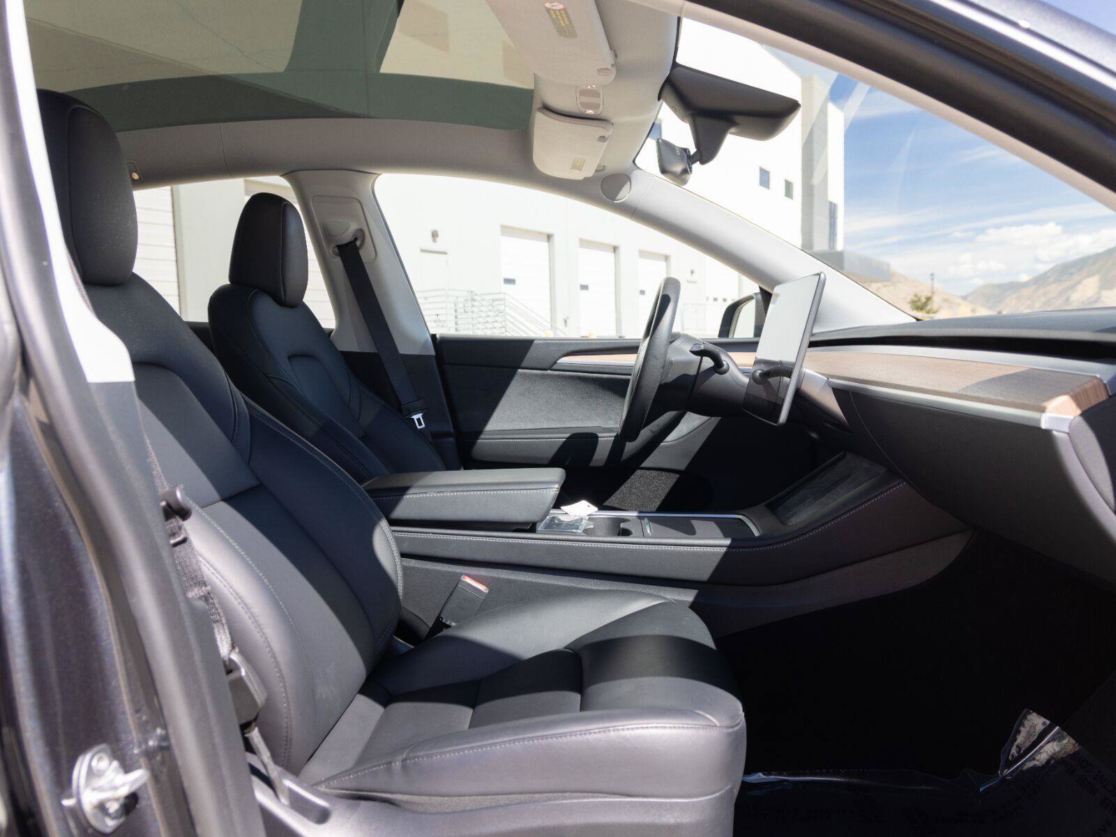 Used 2024 Tesla Model Y Long Range AWD/4WD image 28