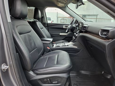 Used 2021 Ford Explorer Limited w/ Equipment Group 301A AWD/4WD image 17