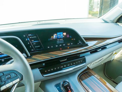 Used 2024 Cadillac Escalade Sport Platinum w/ LPO, ONYX Package image 69