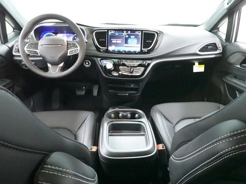New 2027 Chrysler Pacifica Select FWD image 9