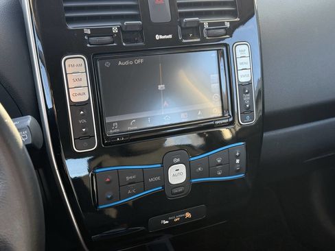 Used 2017 Nissan Leaf SV FWD image 16