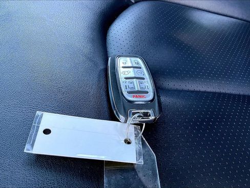 Used 2025 Chrysler Pacifica Select FWD image 33