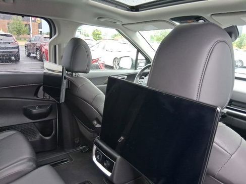 Used 2025 Kia Carnival SX FWD image 13