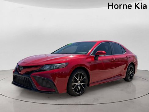 Used 2021 Toyota Camry SE w/ Convenience Package FWD image 7