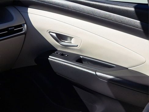 Certified 2025 Hyundai Tucson SE image 16